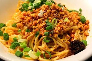 陕西面食好吃的诀窍在这，油泼辣子做的好，面食咋做都好吃！